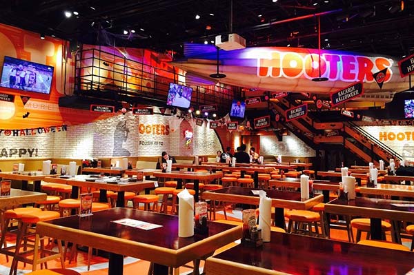 HOOTERS